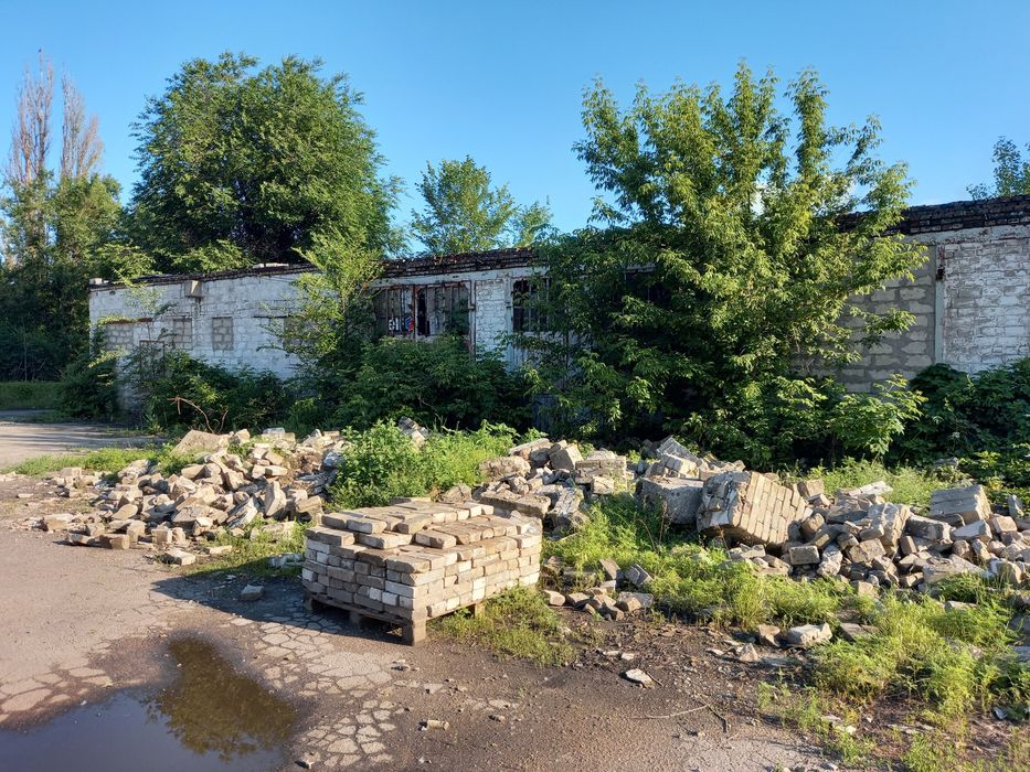 Продам промышленную базу (земля + помещение)