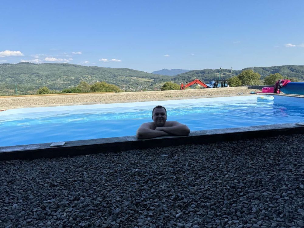 Шале в Карпатах з басейном, чаном та сауною