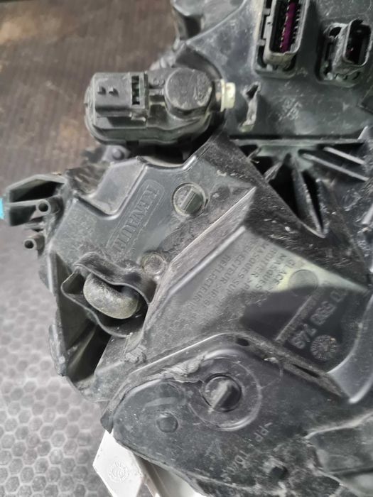 Renault Clio IV 1.6 RS lampa prawa przód LED Pure Vision