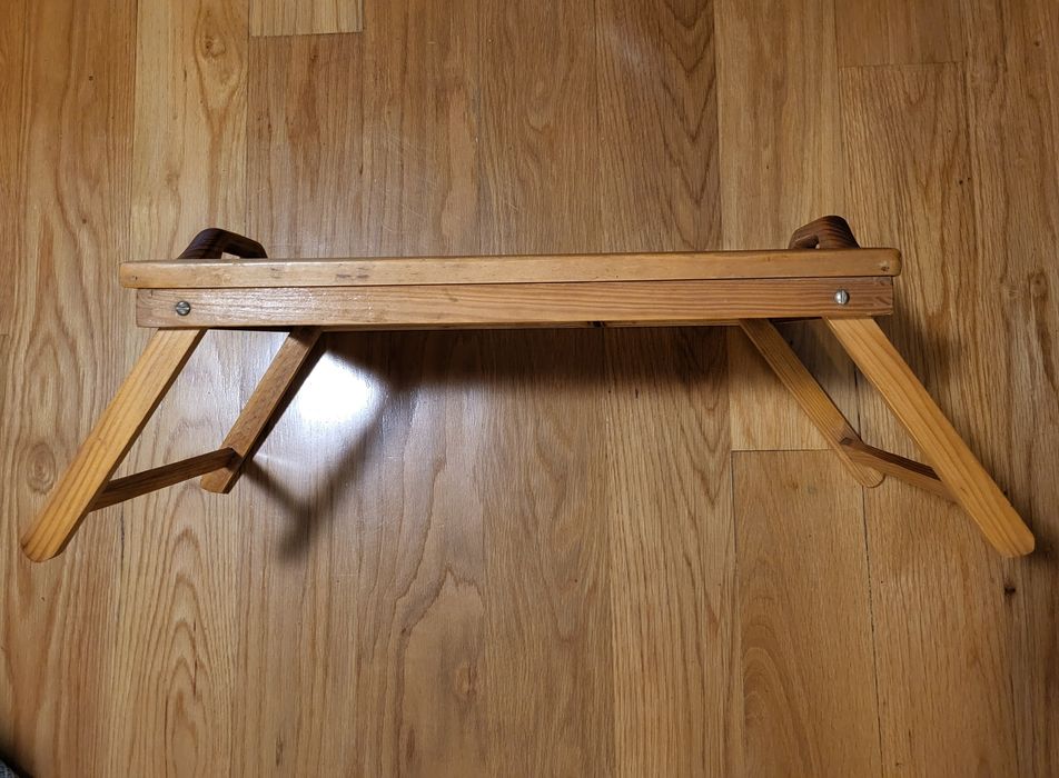 Tabuleiro de cama de madeira