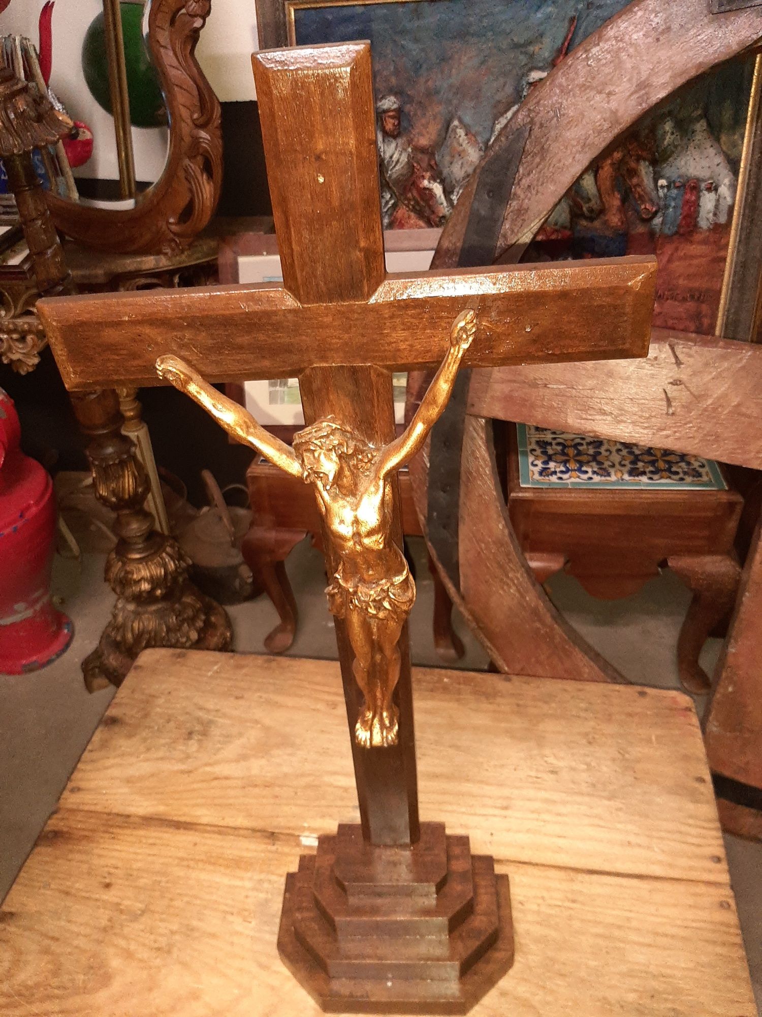 Crucifixo Em Madeira Com Cristo em Bronze