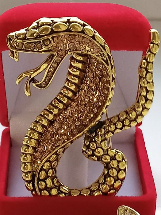 Красивые брошки. Отличный подарок .