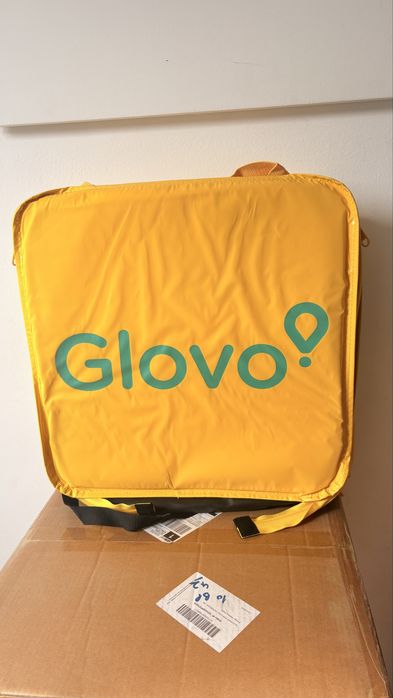 Mochilas da Glovo com capa de Chuva