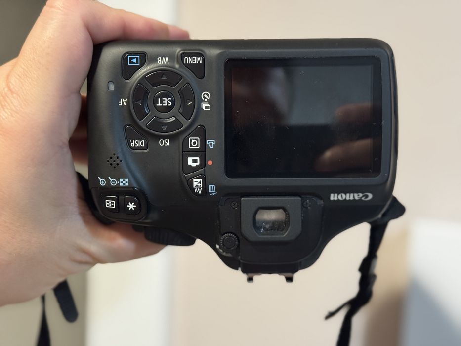 Canon EOS 1100D z obiektywem EF-S 18-55 mm w zestawie (kit)