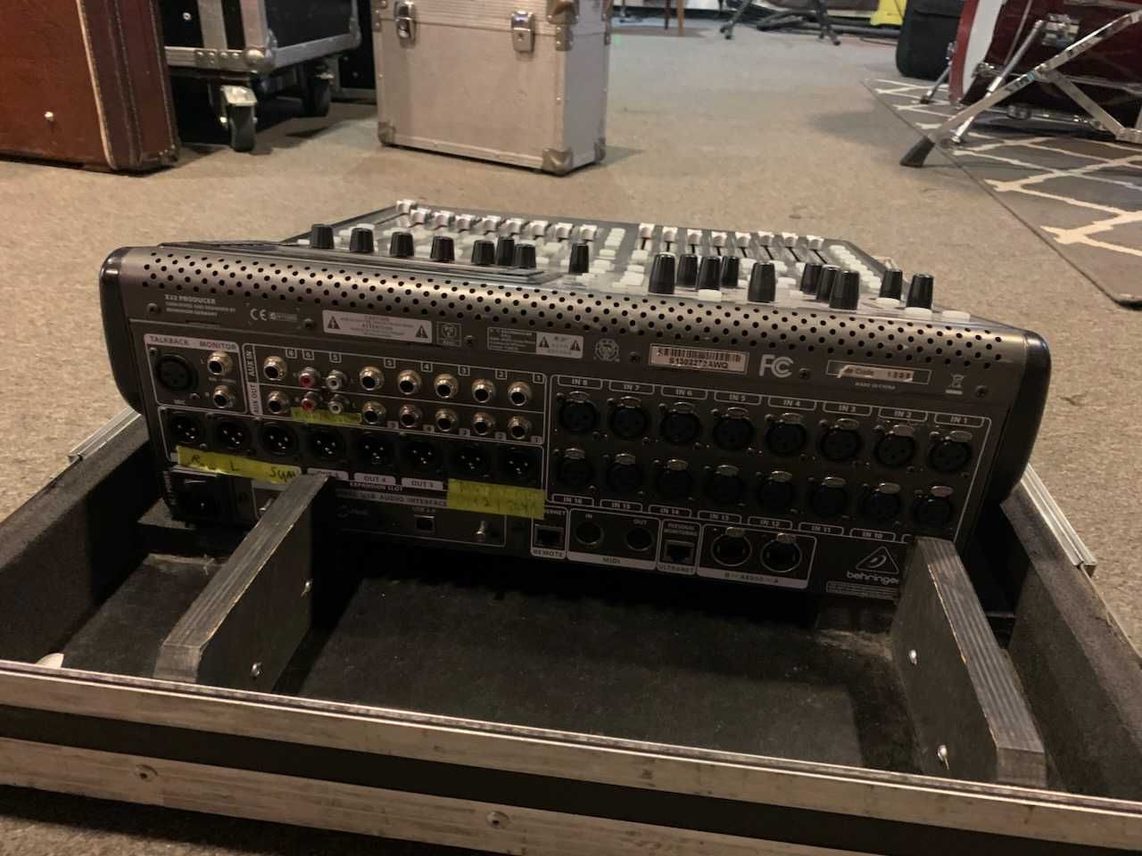 Berhinger X32 Producer + CASE + Klark Teknik DN32-WSG (WAVES) STAN BDB