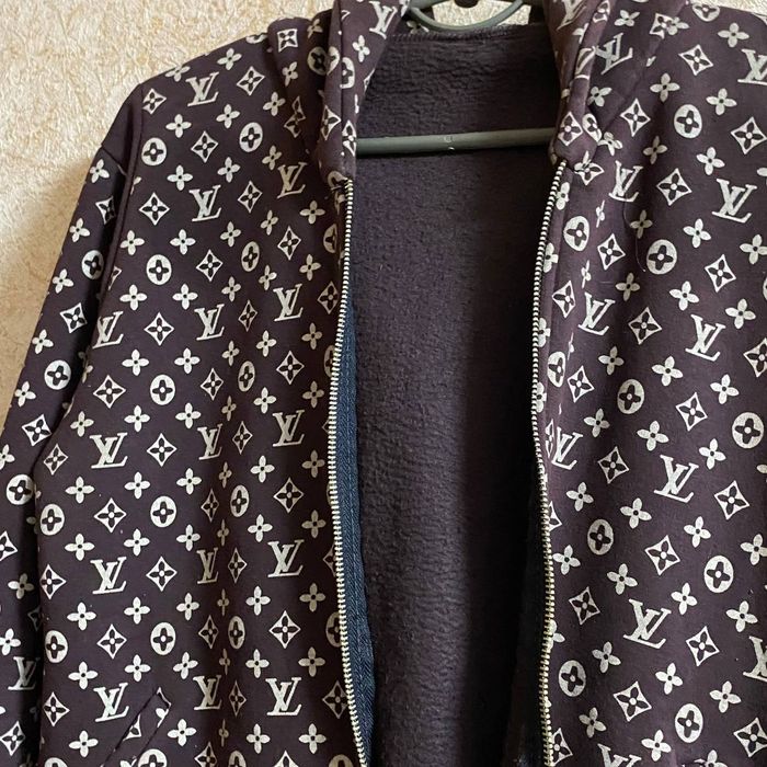 Кофта на змейке с капюшоном