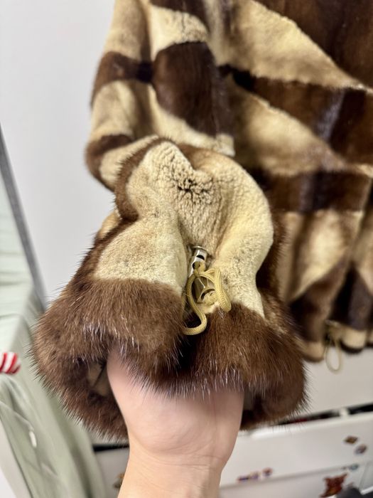 Шуба норкова натуральна .