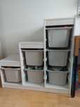 Regał Ikea z pojemnikami