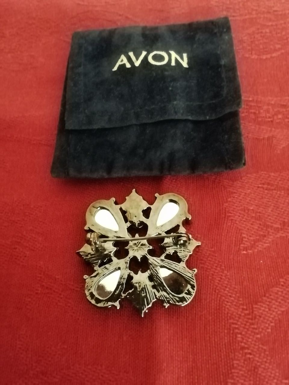 Pregadeira Avon nova