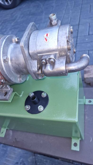 Pompa olejowa z silnikiem+siłownik hydrauliczny