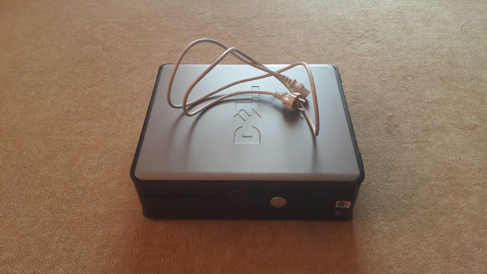 Komputer stacjonarny firmy DELL + WiFi adapter