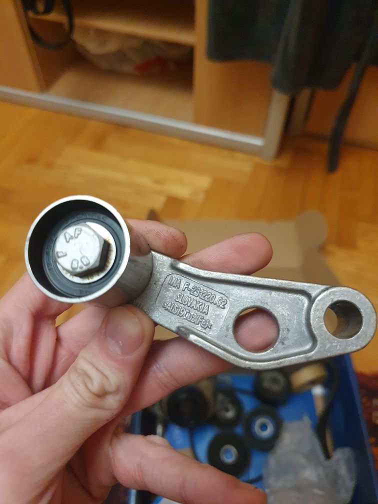 Новый Натяжитель ремня ГРМ INA 1.4 BUD (VW, Skoda)