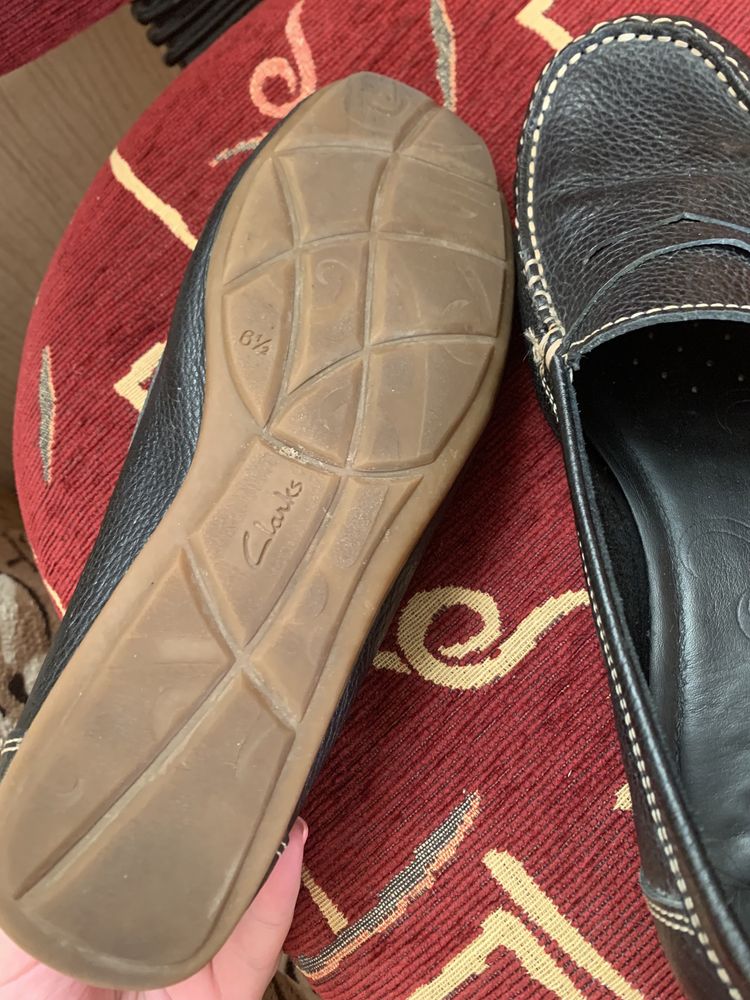 Шкуряні туфлі-мокасини Clarks