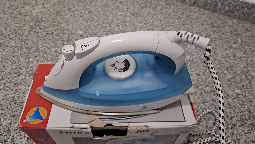 Ferro de engomar a vapor