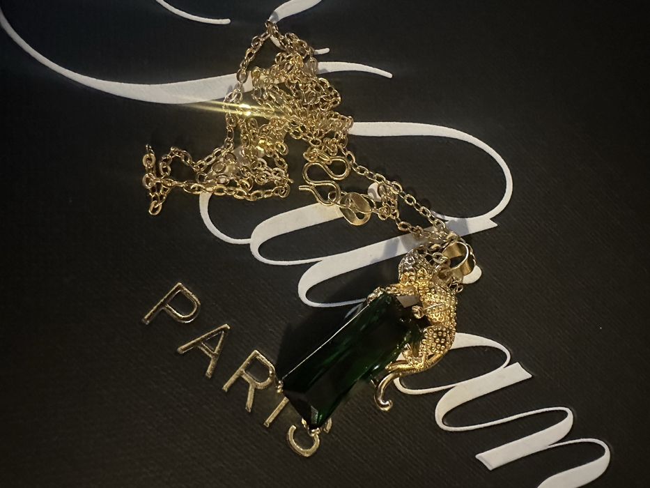 Кулон в стилі Картьє