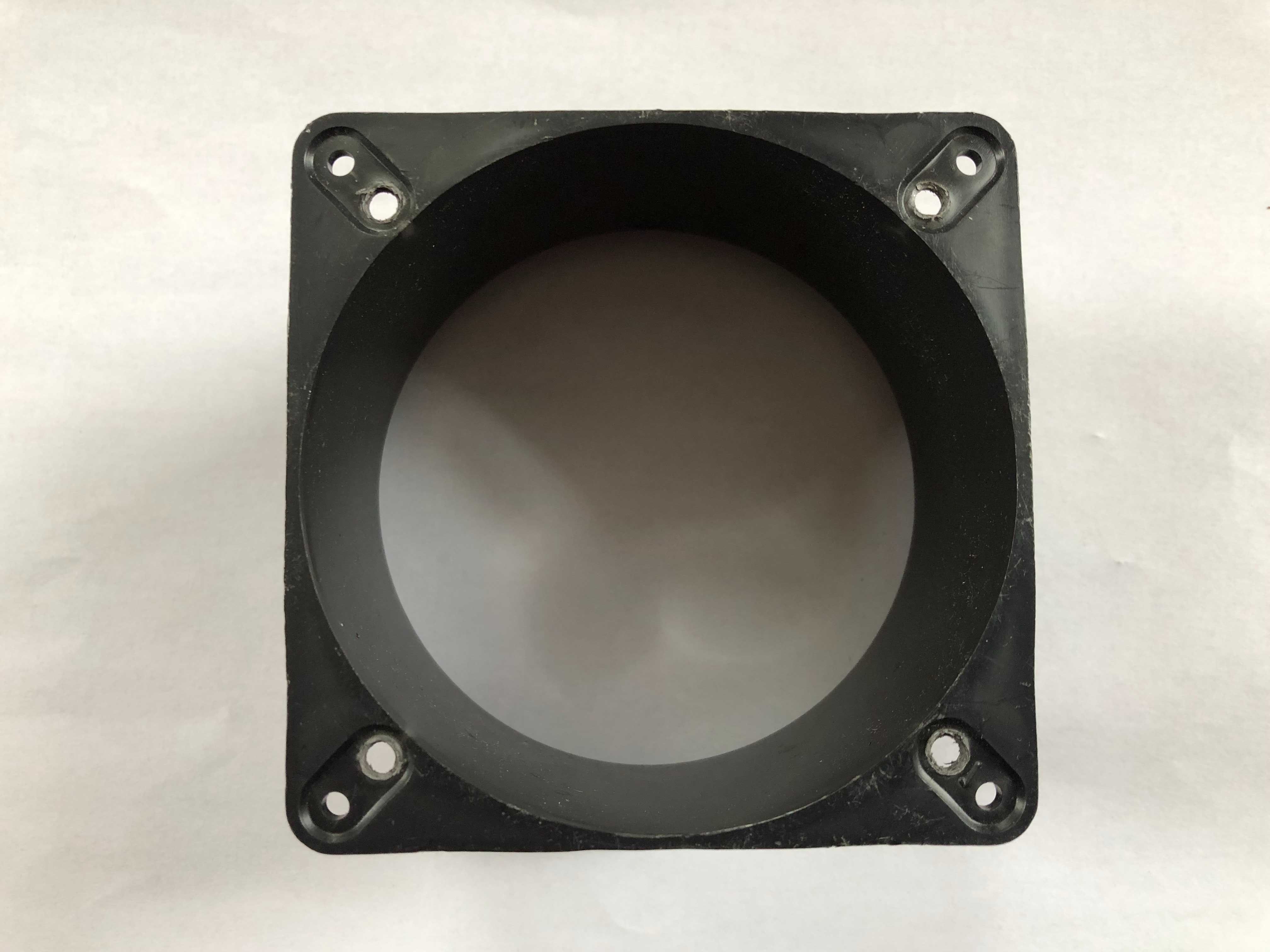 Element plastikowy 9,5x9,5 cm wentylatora w komputerze stacjonarnym