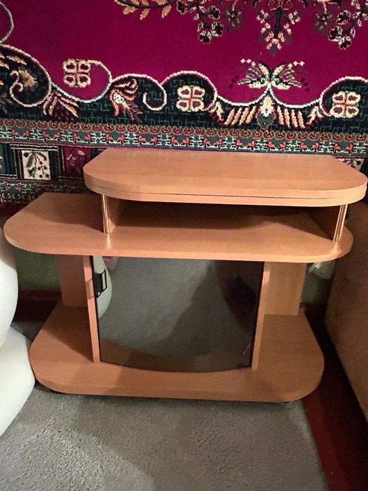 Тумбочка для телевізора поворотною дошкою