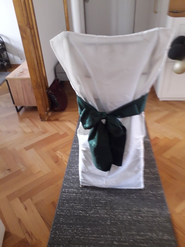 Kwadratowe pokrowce białe