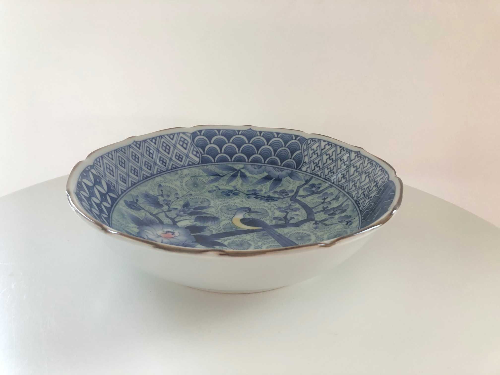 Porcelana Oriental - Taça decorada em tons de Azul