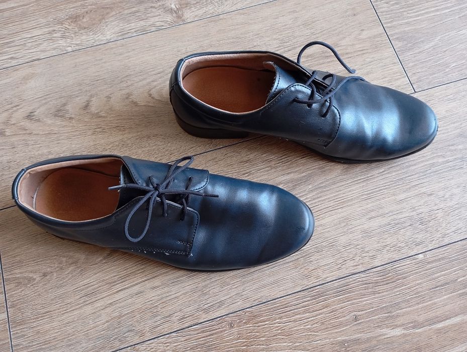 Buty wizytowe, komunijne że skóry kmk roz. 38 di. wkładki 25,5 cm