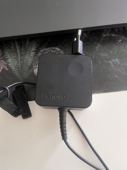 Laptop Lenovo V340-17IWL | i5-8265U / 8GB /SSD 238GB Windows 11 Pro