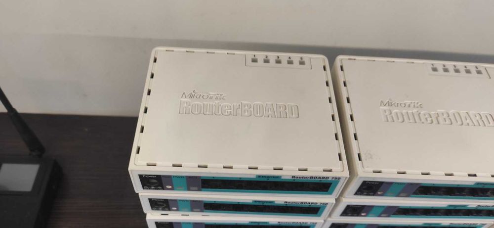 Mikrotik rb750 Роутер  в идеальном состоянии