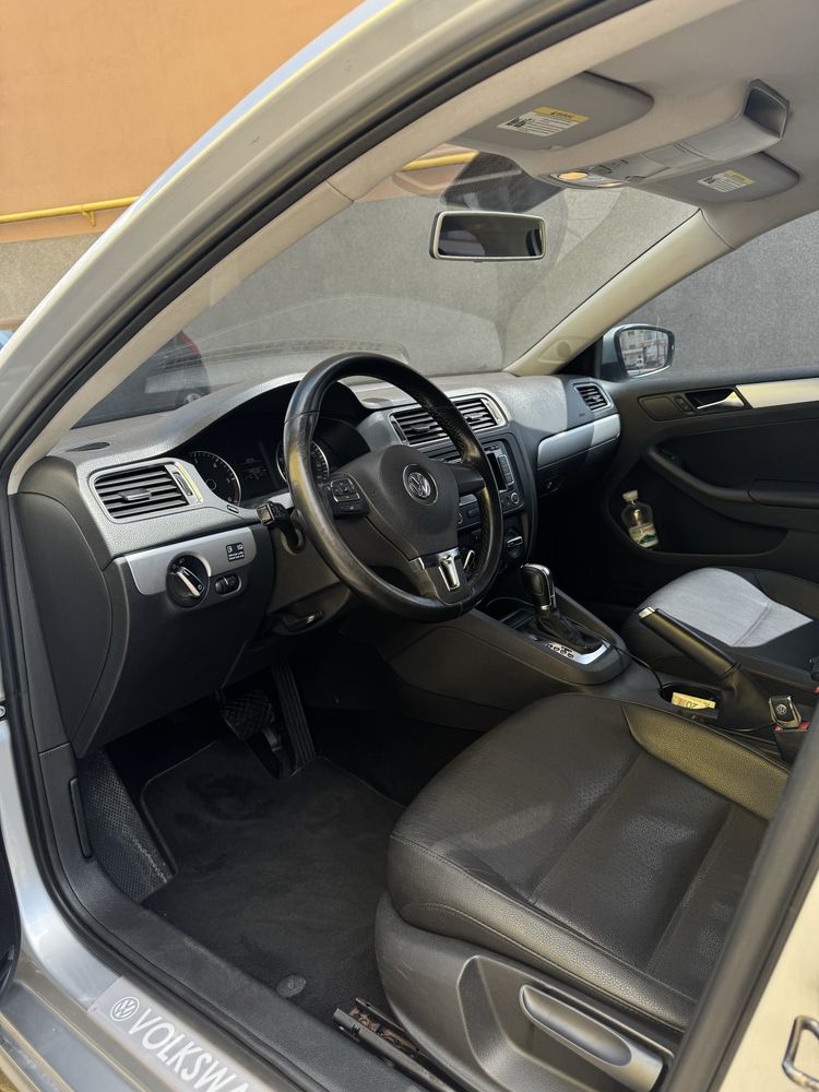 Продаж VW jetta 2.0 дизель автомат 2011 рік