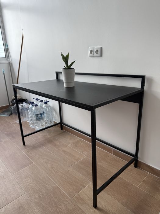 Secretaria de metal JYSK