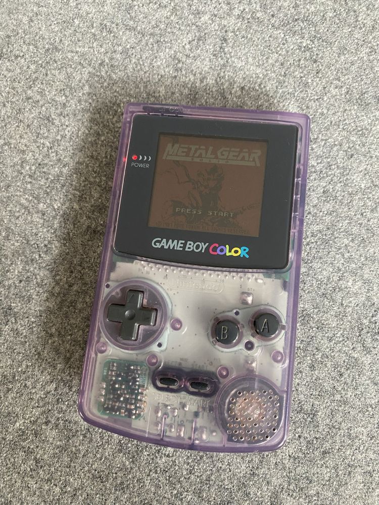 Nintendo Game Boy Color + gra Metal Gear Solid