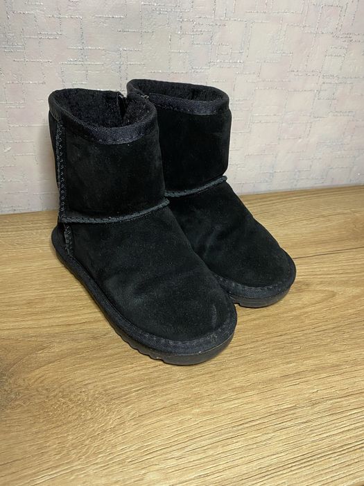 Уггі чорні розмір 29