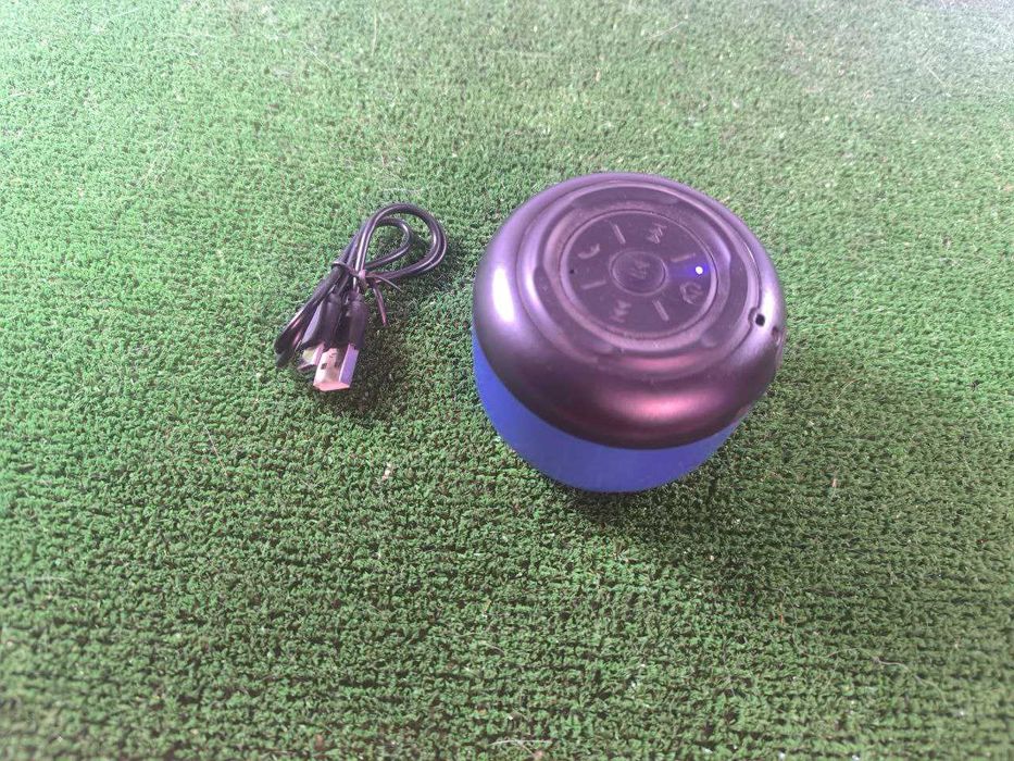 Портативная Bluetooth колонка  глубокие басы чистый звук.