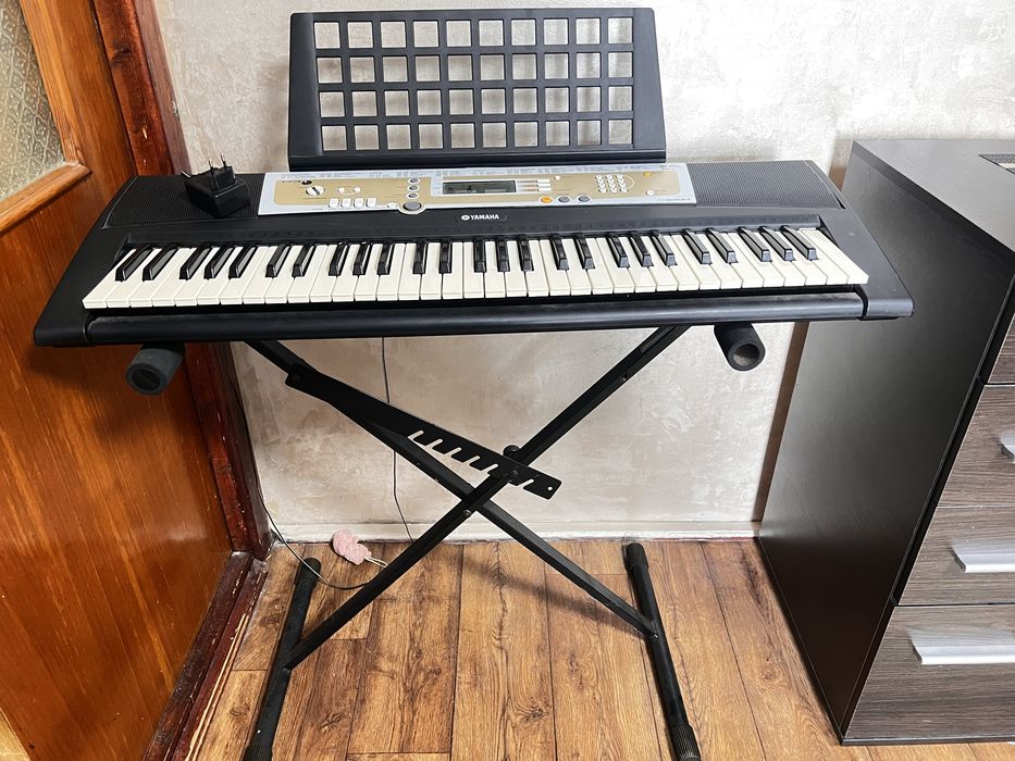 Синтезатор Yamaha PSR R200