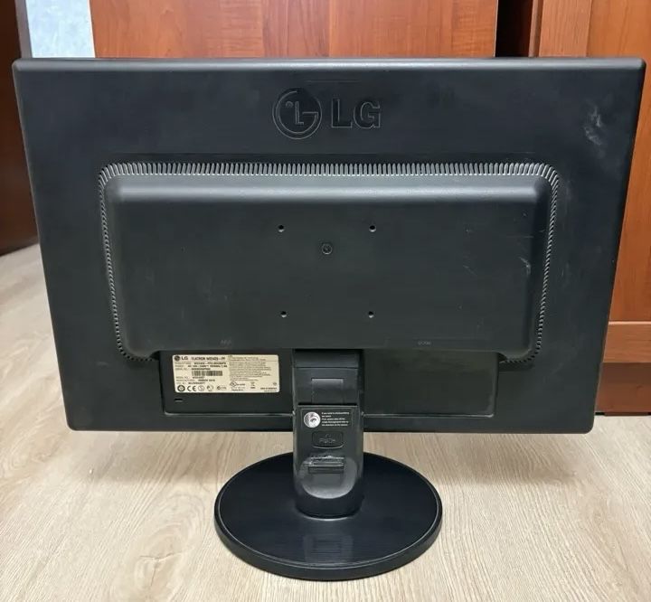 Продам Монитор 21,5" LG Flatron W2246S-BF