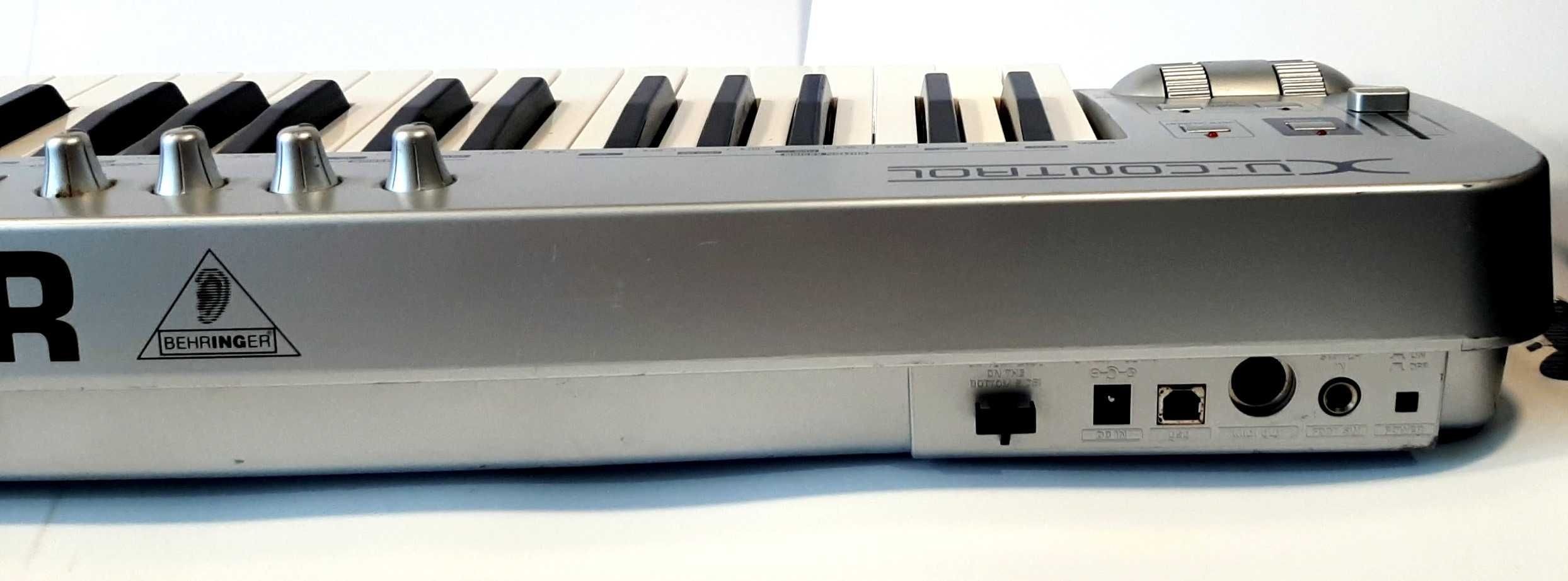 Синтезаторная клавиатура BEHRINGER U-CONTROL UMX610 MIDI USB 61 клавиш