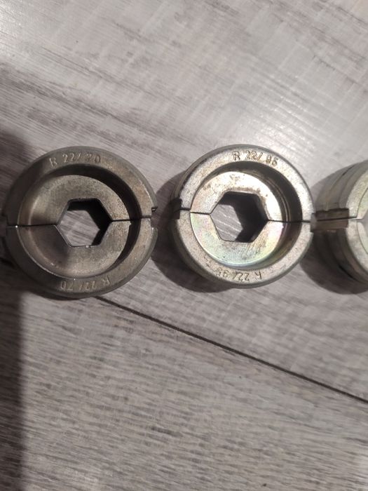 Zestaw 10 matryc  do zakuwania CU do praski Klauke K-22