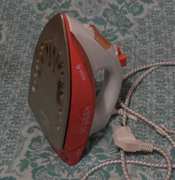 утюг vitek 1201 cr leto потужність 2400 Вт потребує профілактики