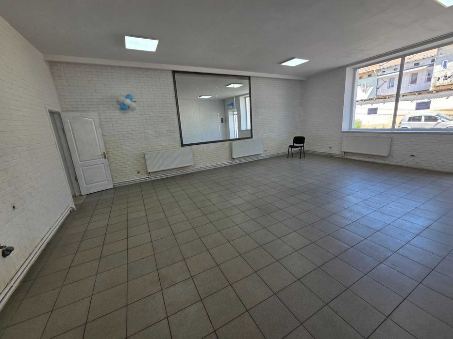 нежитлове приміщення м. Кам'янка-Бузька ( центр )