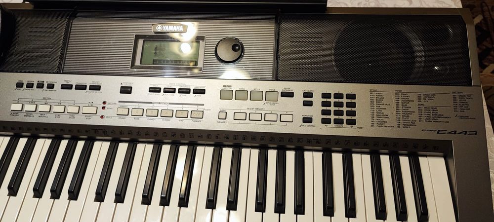 Yamaha PSR E443 idealny stan!! Jak nowy