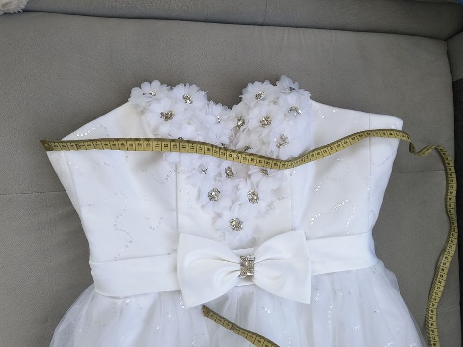 Biała suknia ślubna