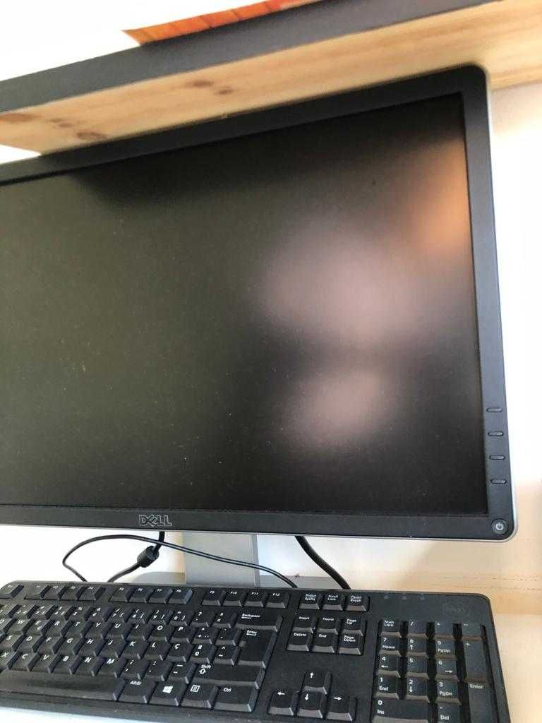 Monitor Dell praticamente sem uso