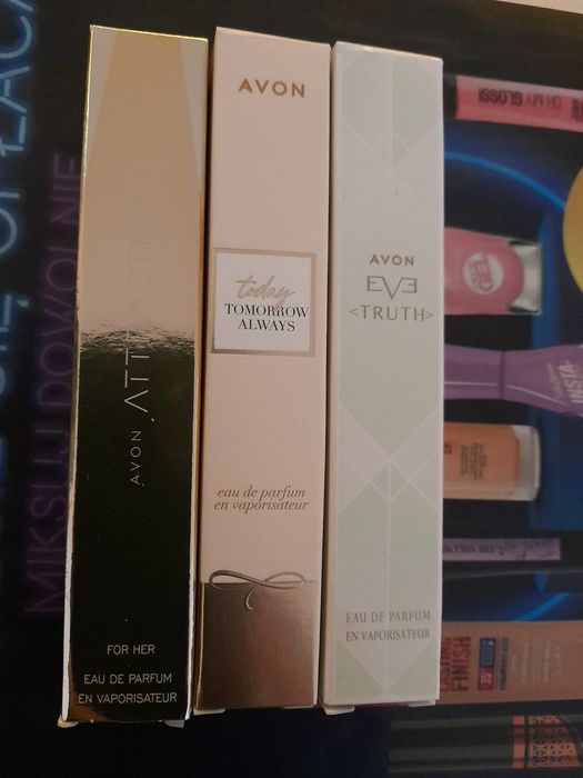 Miniaturki perfum Avon