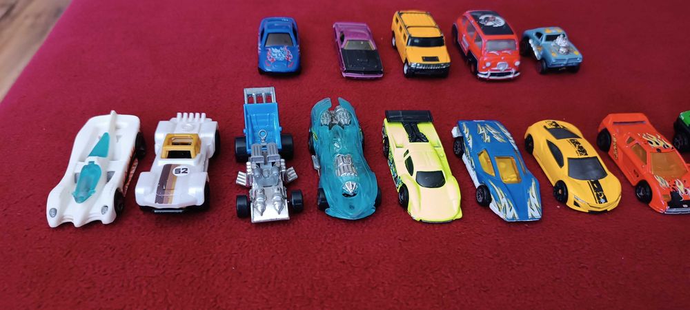 Модельки, машинки от hot wheels