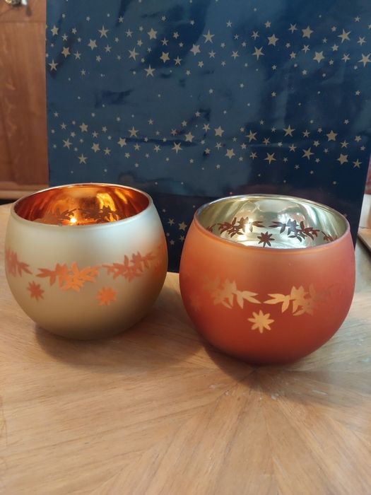 Zestaw 2 świeczników szklanych złoto–pomarańczowych dekoracyjnych