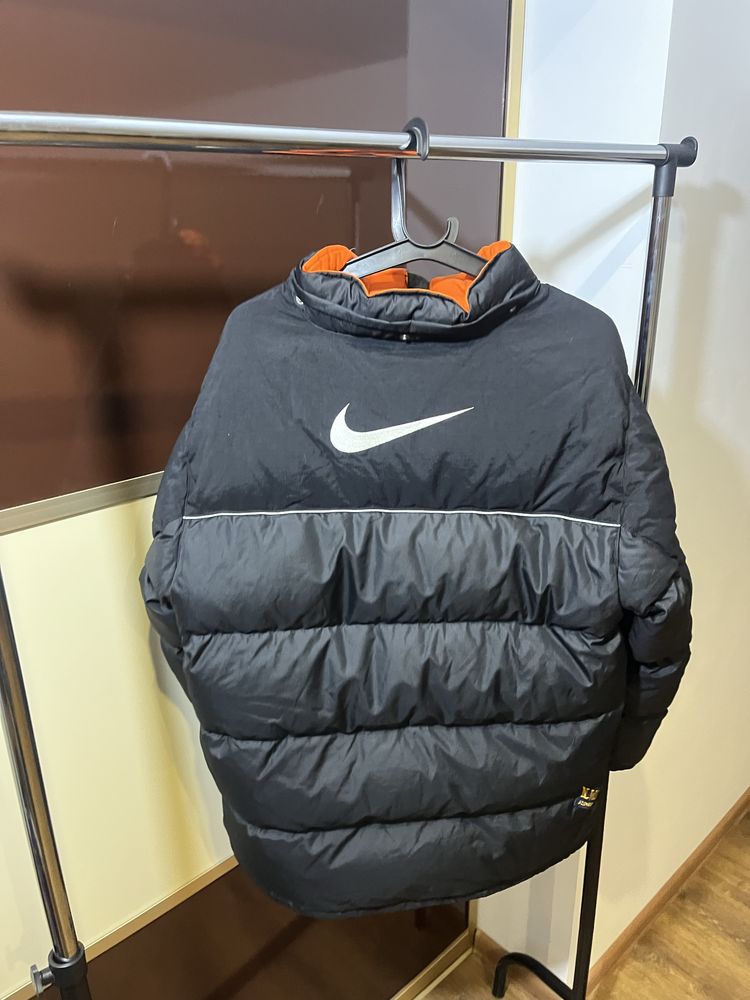 Пуховик Nike.