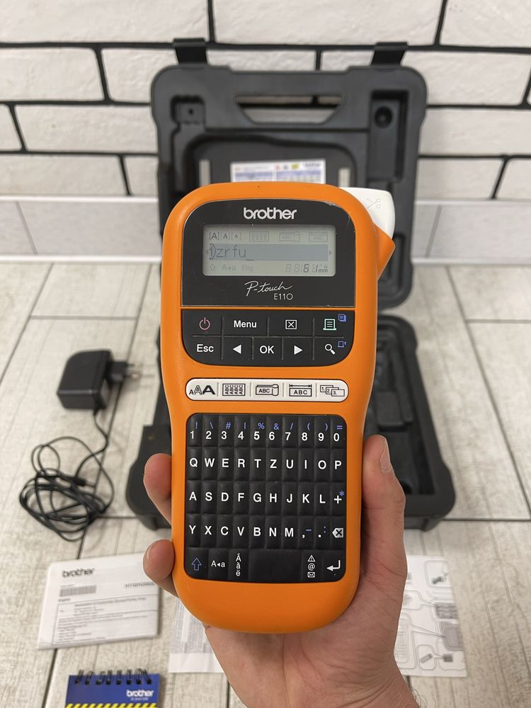 Портативний принтер етикеток BROTHER PT-E110
