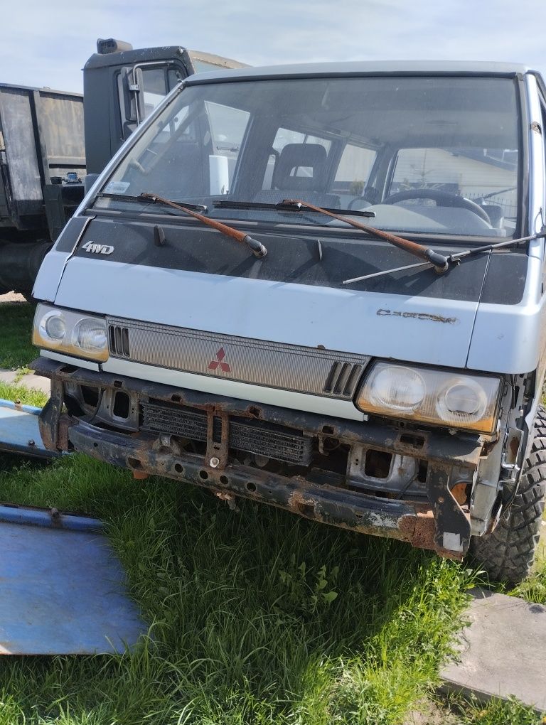 Sprzedam na części Mitsubishi L300 silnik 2.5 turbo diesel