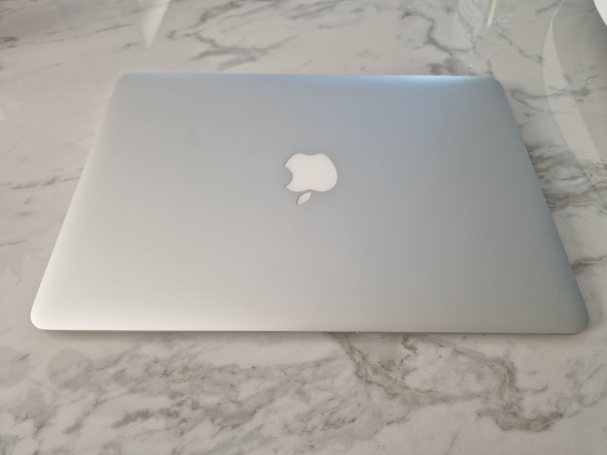 MacBook Air 13 JAK NOWY 8gb / 128gb FV 23%