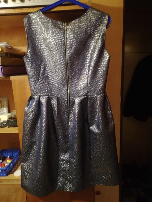 Sprzedam piekna NOWĄ sukienke wizytowa.Idealna na wesele.