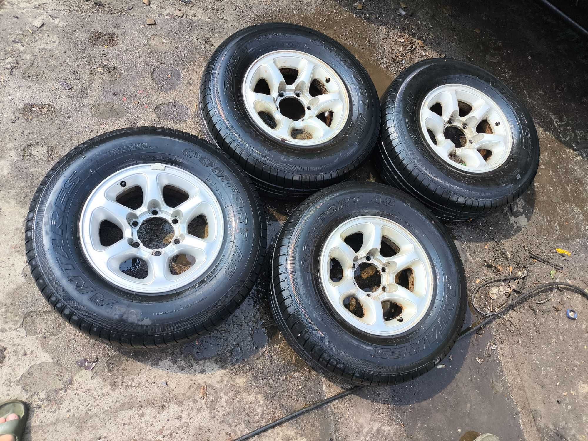 Felgi z oponami 265/70/15 Pajero L200