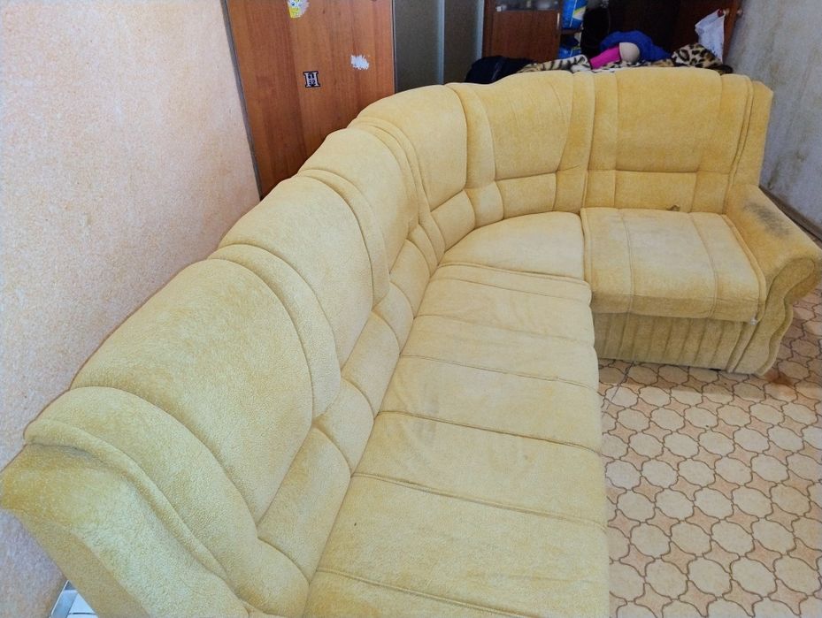 Диван кутовий у задовільному стані